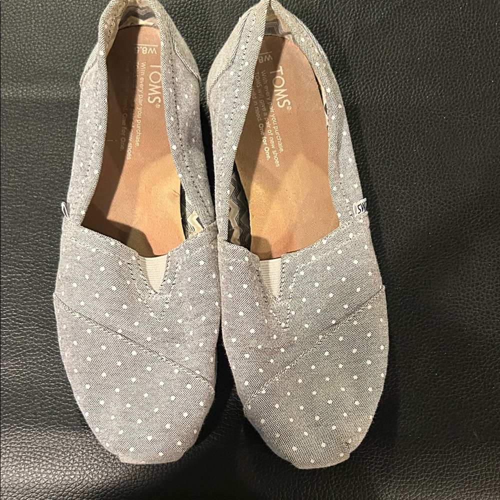 Toms Women's blue denim/Gray Polka Dot Flats